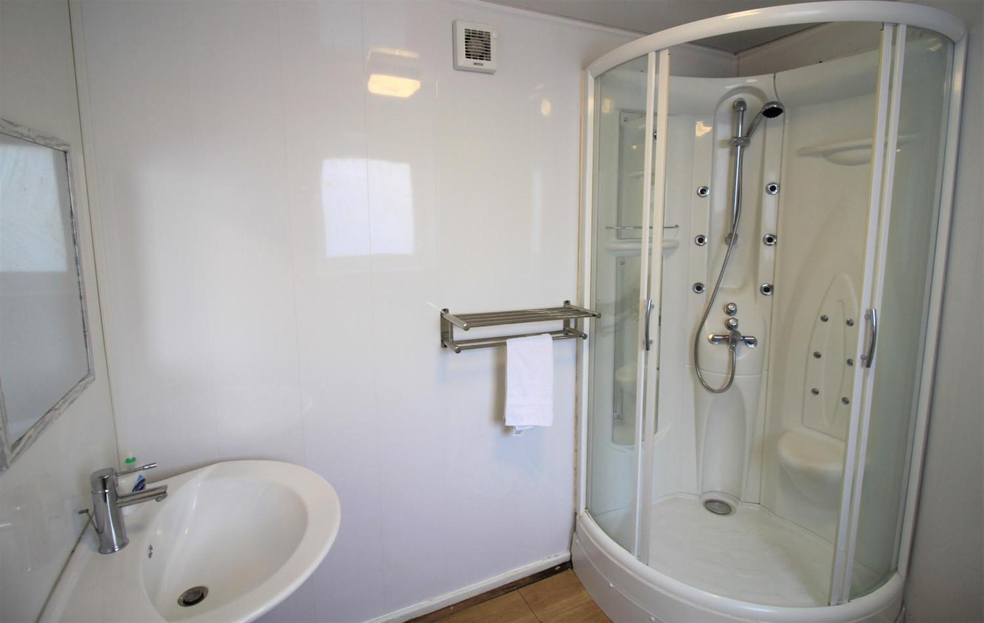St House - Charming 3 Bed, 2 Bathrooms, Driveway Parking, Close To Town Centre Vakantiehuis