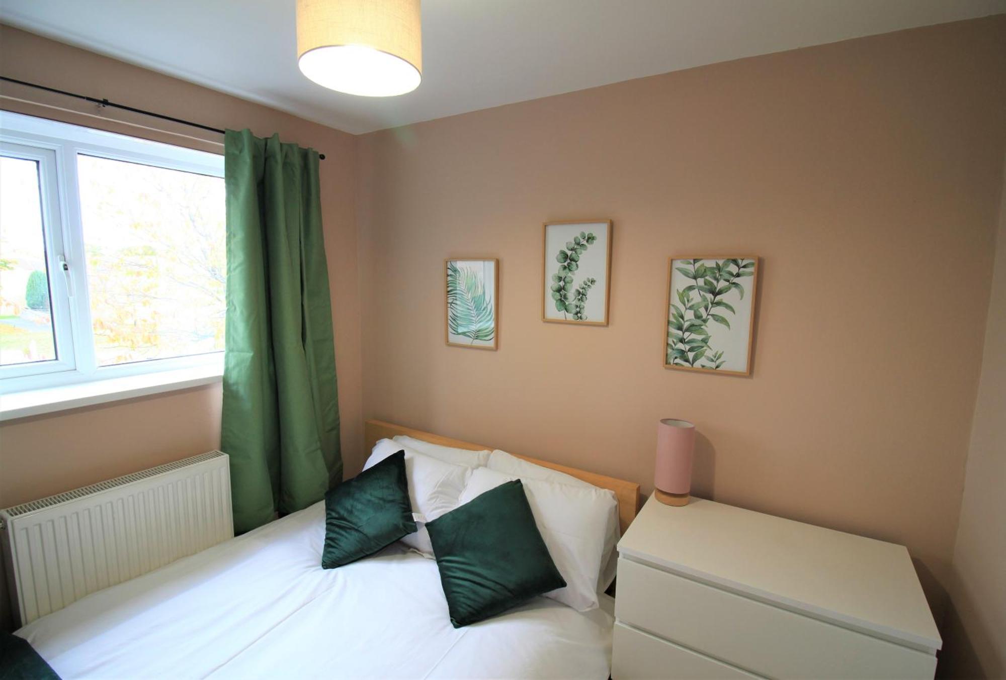Vakantiehuis St House - Charming 3 Bed, 2 Bathrooms, Driveway Parking, Close To Town Centre