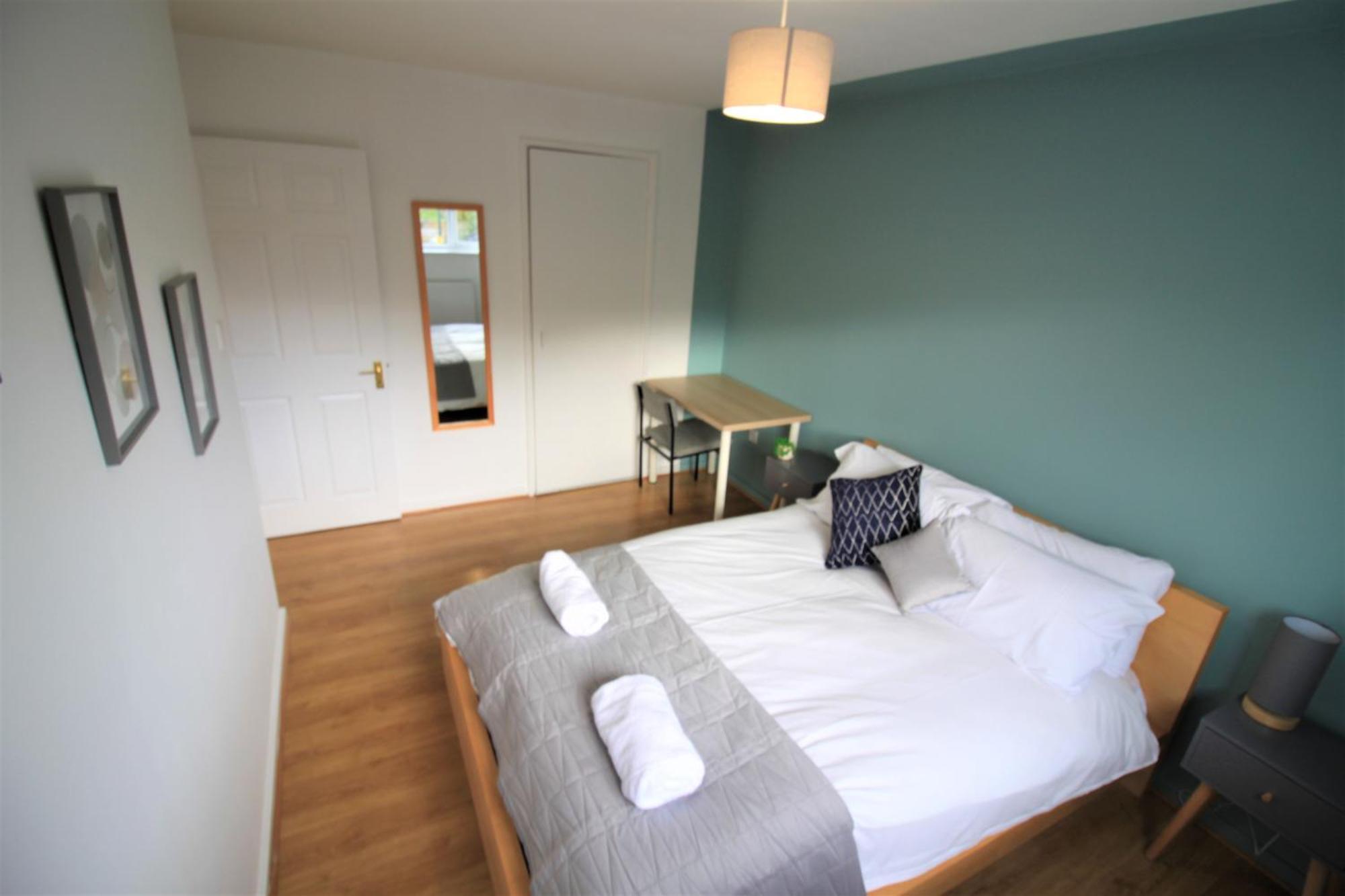 St House - Charming 3 Bed, 2 Bathrooms, Driveway Parking, Close To Town Centre Vakantiehuis