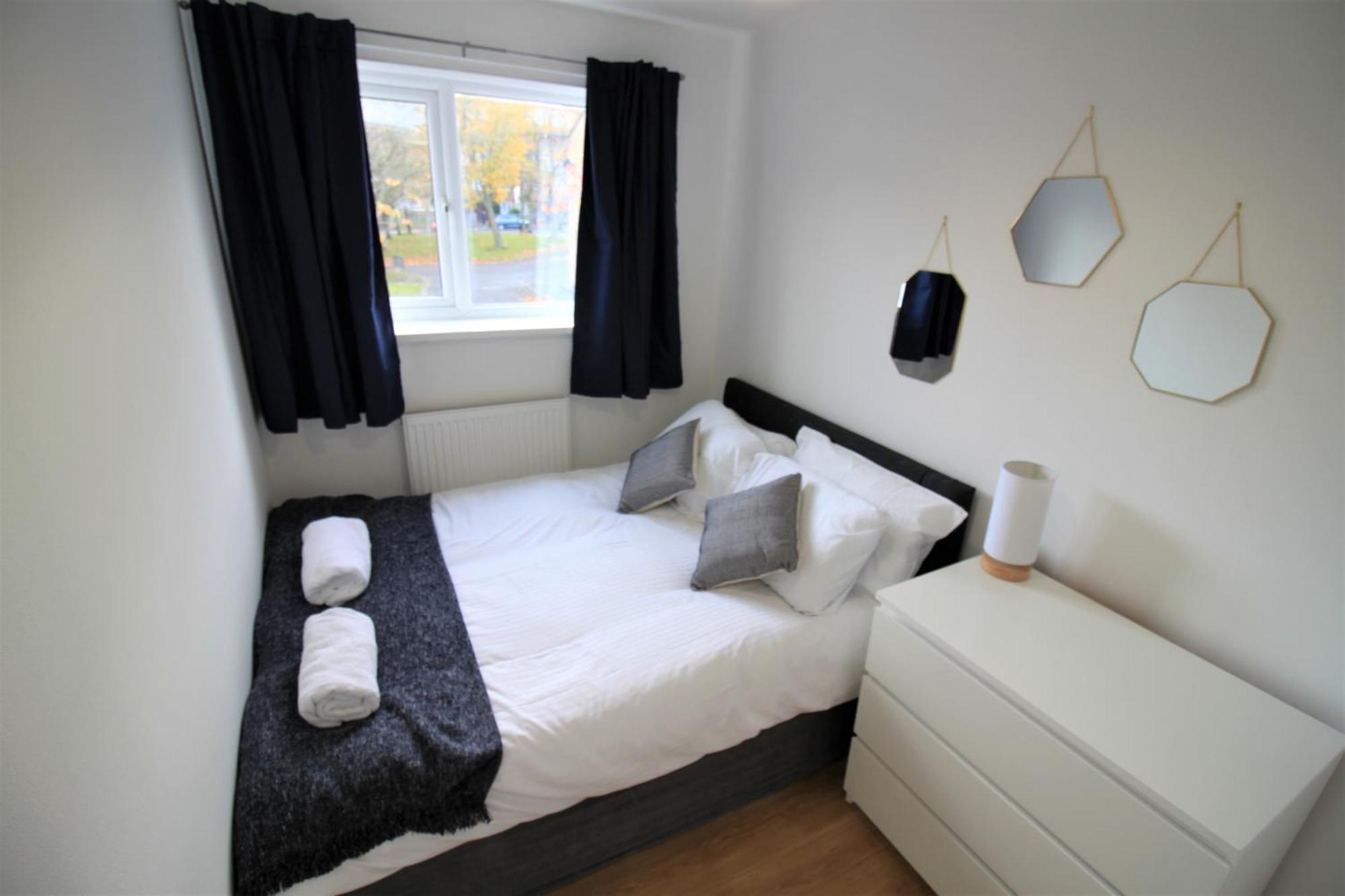 Vakantiehuis St House - Charming 3 Bed, 2 Bathrooms, Driveway Parking, Close To Town Centre *